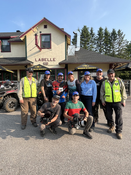 L'équipe de tournage avec le Club Quad Iroquois.