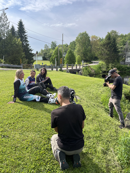 Marie-Ève Dicaire, Kim Clavel et Alison Rioux pendant le tournage du quatrième épisode de l'émission Horizon Performance.