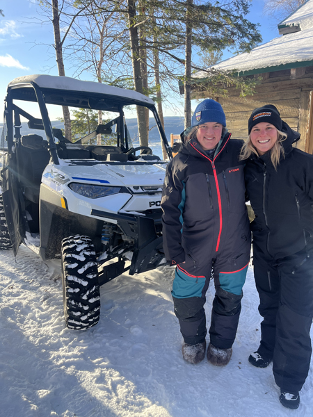 Polaris Ranger XP Kinetic 2024, Joanie Lamontagne Guerette de Nomade quad électrique et Marie-Eve Dicaire.