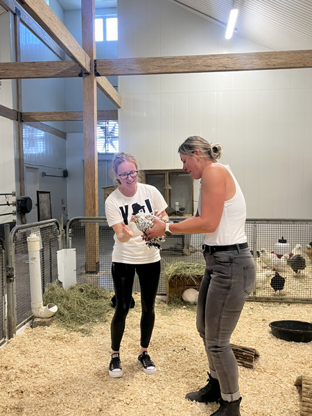 Ferme Guyon. Silvi Tourigny et Marie-Eve Dicaire.