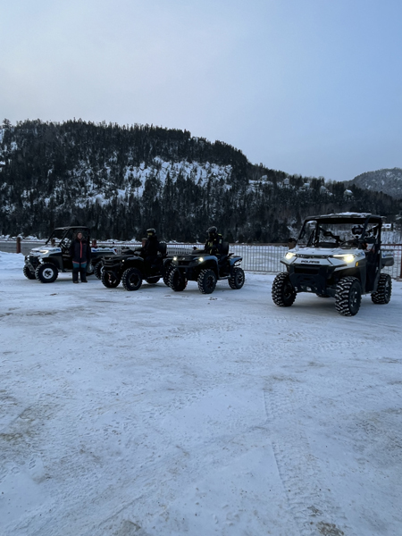 VTT Can-Am Outlander Max XT 700 2026, VTT Can-Am Outlander Max XT 850 2026 et côte à côte Polaris Ranger XP Kinetic 2024.